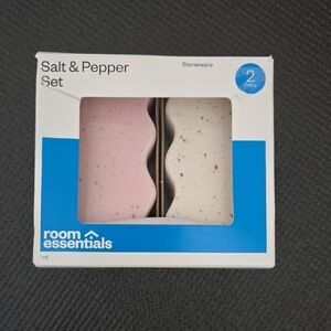 💥Room Essentials Stoneware Salt & Pepper Shakers
